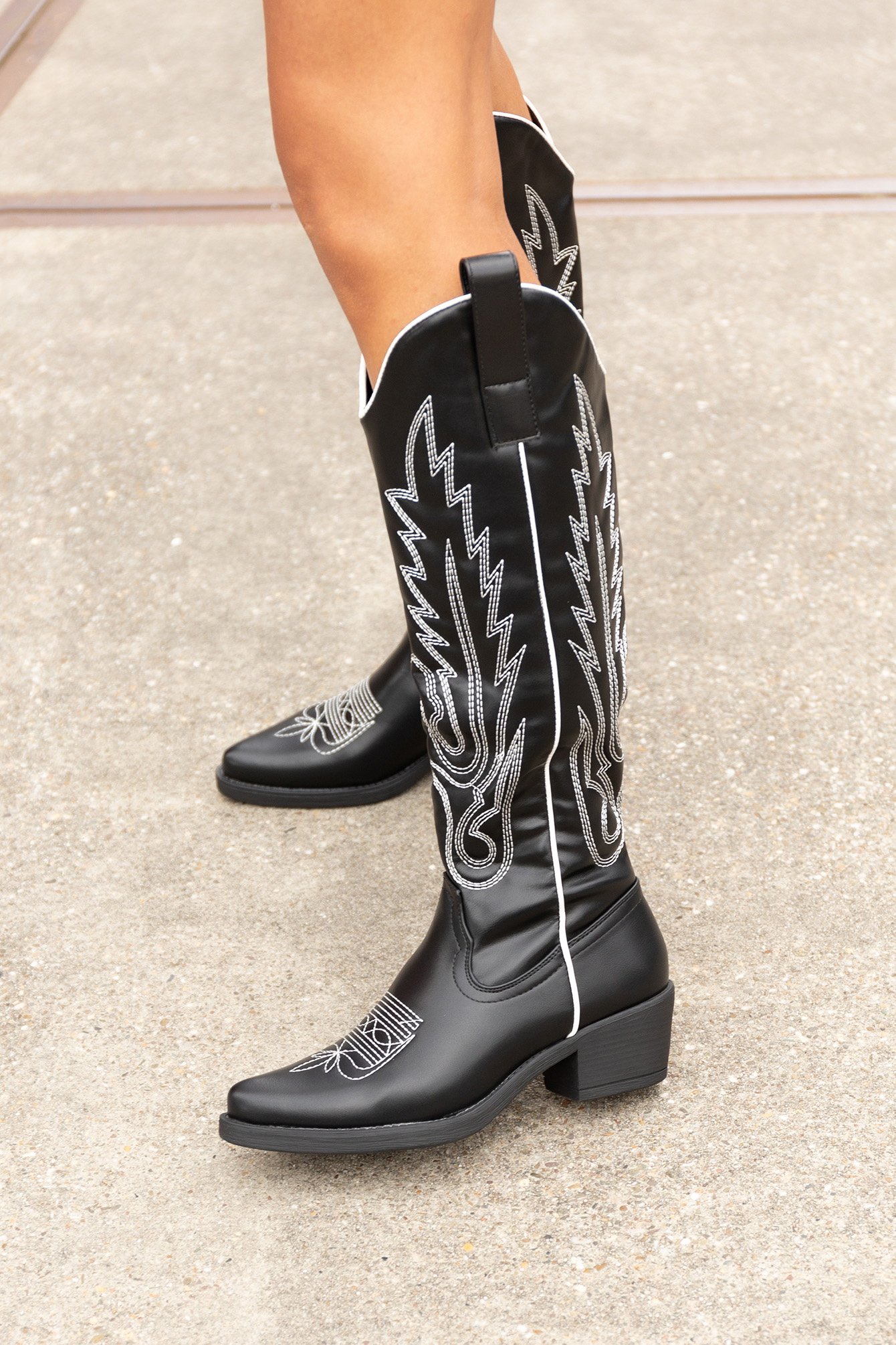 Trendy Zwarte Laarsjes in de Uitverkoop: Profiteer Nu van de Sale!